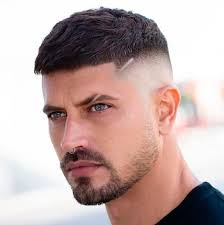 Afeitado con navaja y toalla caliente